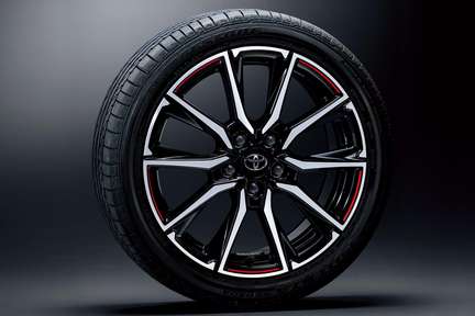 215/45R18タイヤ(ブリヂストンPOTENZA RE050A)&7J専用アルミホイール(エンケイ製ブラック塗装+切削光輝&リム段差+レーザー加飾レッドライン仕様)+専用センターオーナメント※GR SPORT専用メーカーオプション