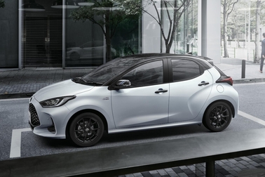 特別仕様車Z“URBANO”（ハイブリッド・2WD）［ベース車両はZ（ハイブリッド・2WD）］