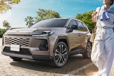 【モデル入り素材】Z（ハイブリッド）